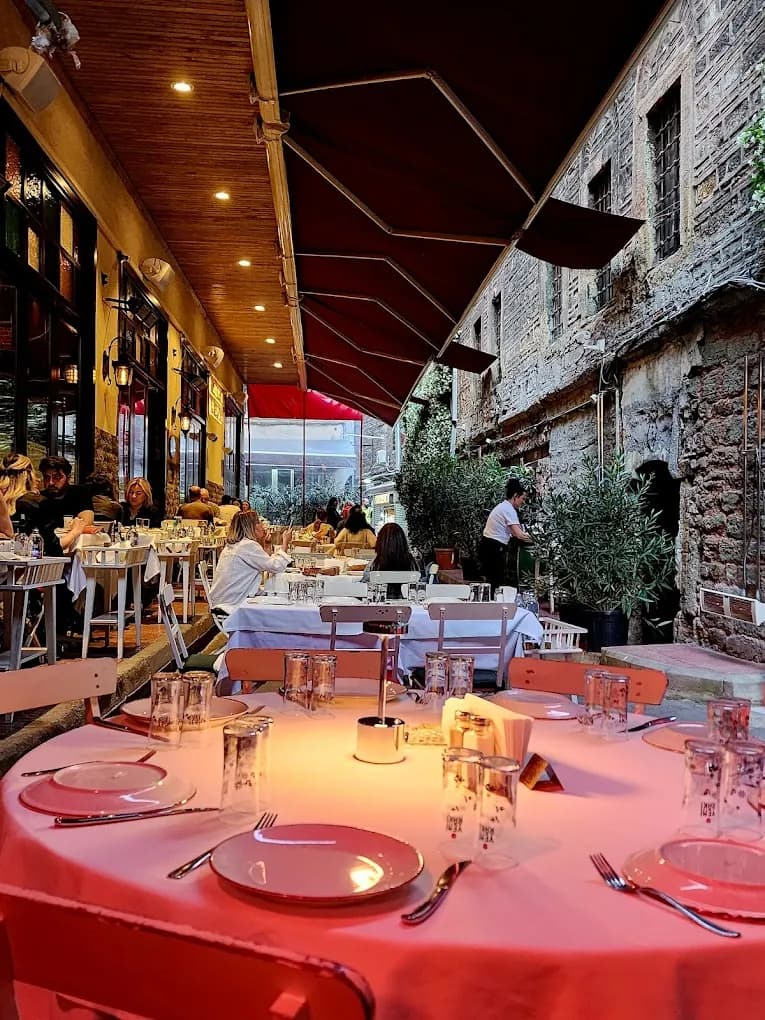 Mahkeme Lokantası traditional meyhane meze and rakı in Karaköy Perşembe Pazarı