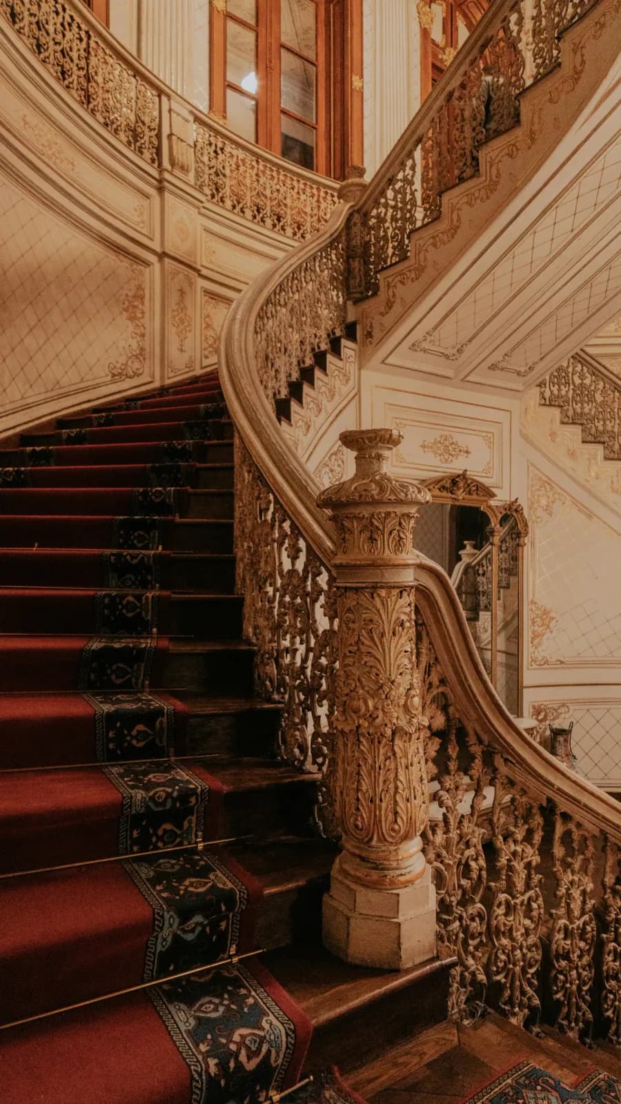 The world-famous Crystal Staircase in Dolmabahce Palace, featuring Baccarat crystal and mahogany rails.