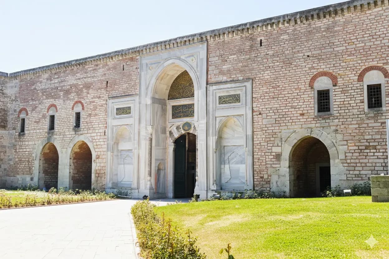 Bâb-ı Hümâyûn — Imperial Gate of Topkapı Palace seen from inside the First Courtyard