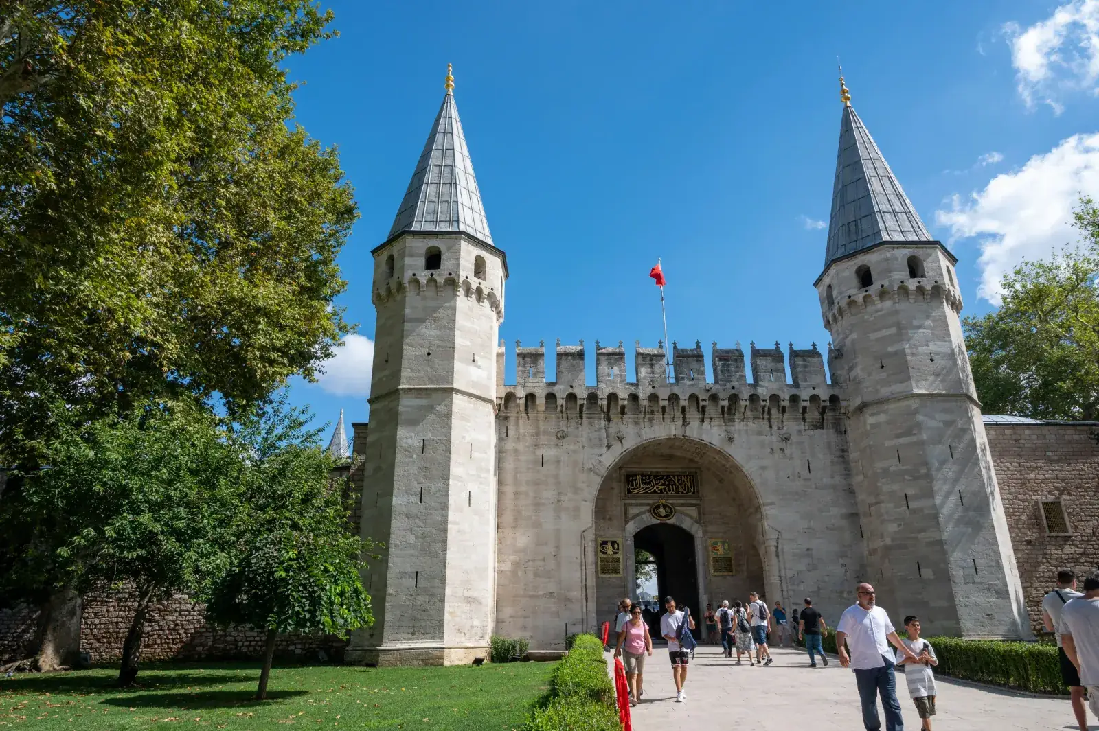 Bâb-ı Selâm — Gate of Salutation with twin conical towers