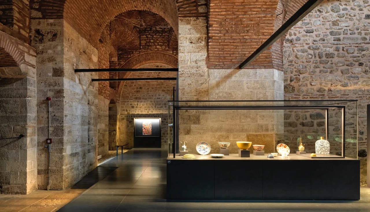 Porcelain collection on display in the Imperial Kitchens