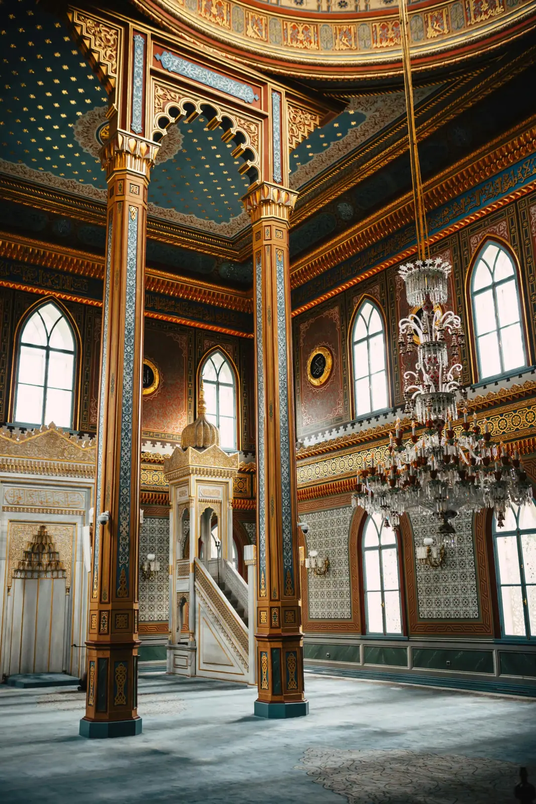 Fine wooden carvings and Ottoman carpentry inside the Yildiz Hamidiye Mosque. Discover the Sultan's personal artistic touch.