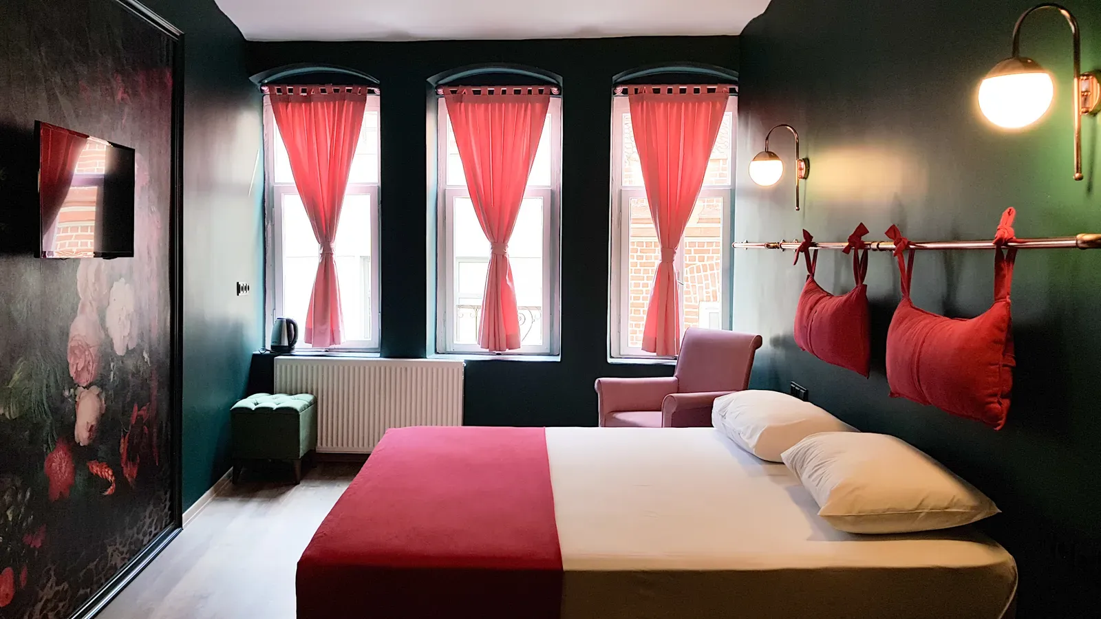 Design Suite with double bed, pink armchair and three arched windows in deep green, Karaköy