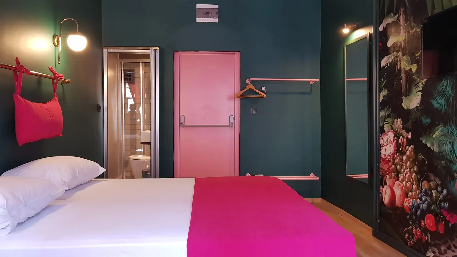Design Suite double bed with open ensuite bathroom and pink door, boutique hotel in Karaköy